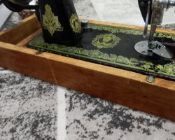 عکس چرخ خیاطی قدیمی