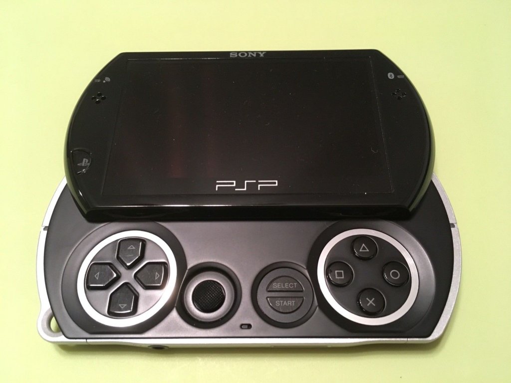دستگاه بازی PSP GO 16