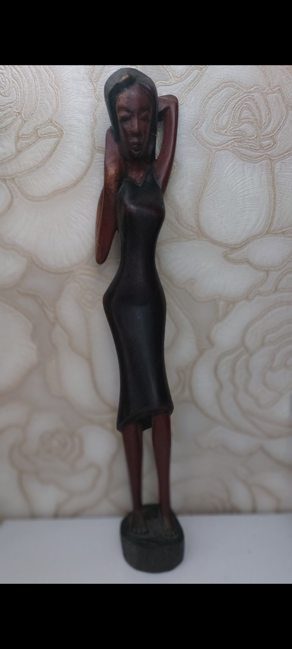 مجسمه زن آفریقایی
