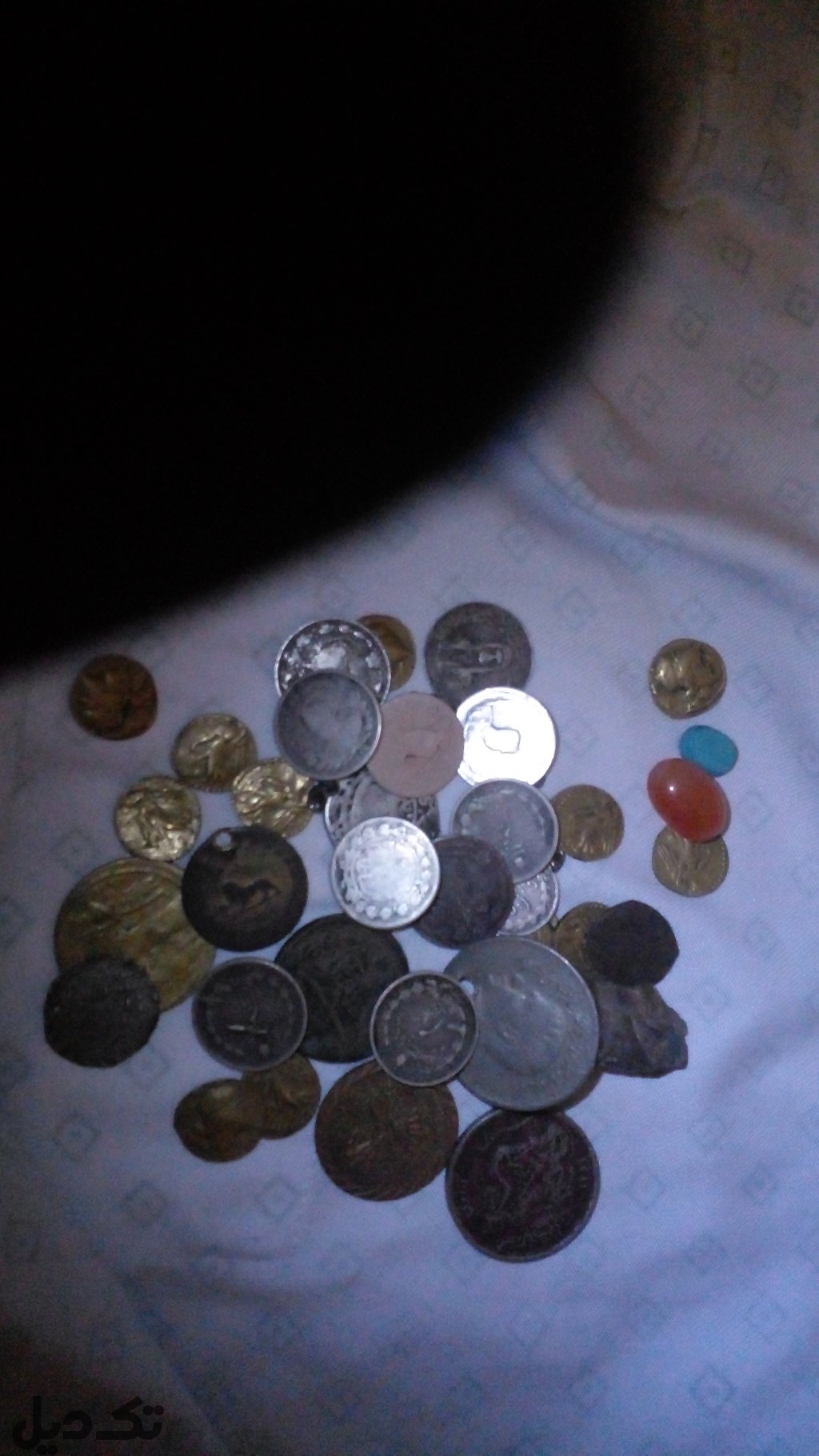 تعدادی سکه نقره قدیمی 