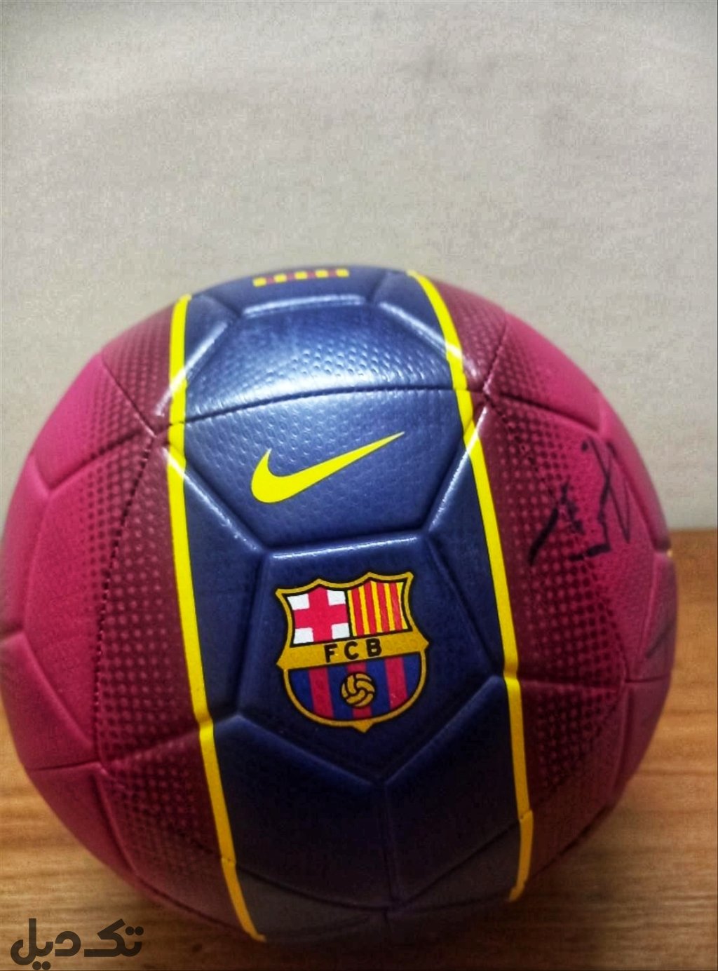 توپ امضاشده بازیکنان بارسلونا