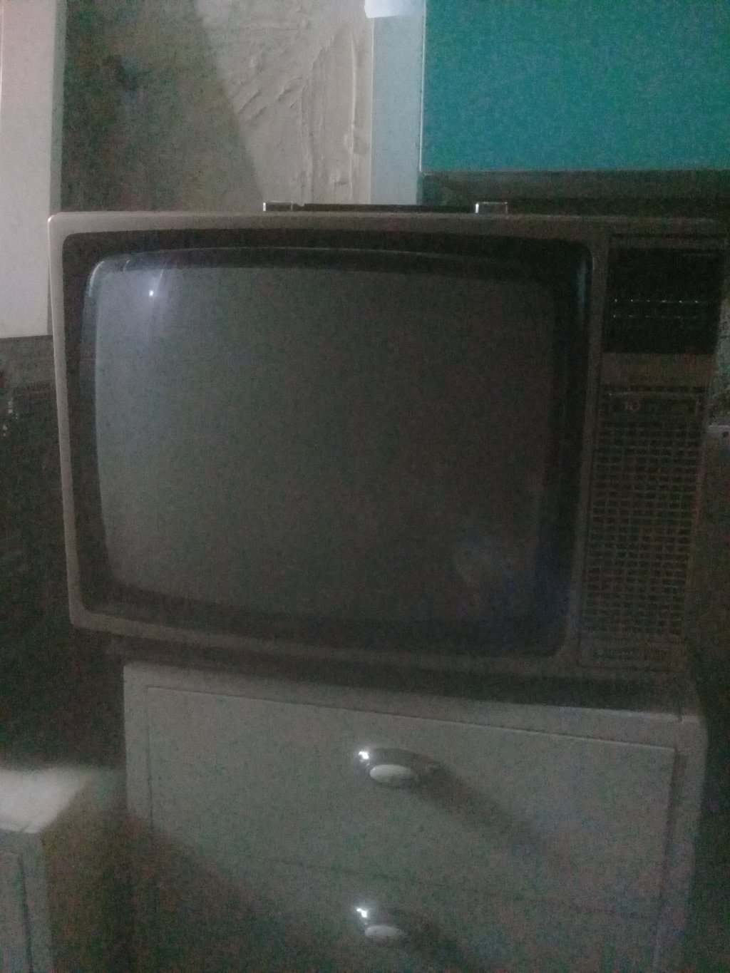 تلوزیون رنگی قدیمی