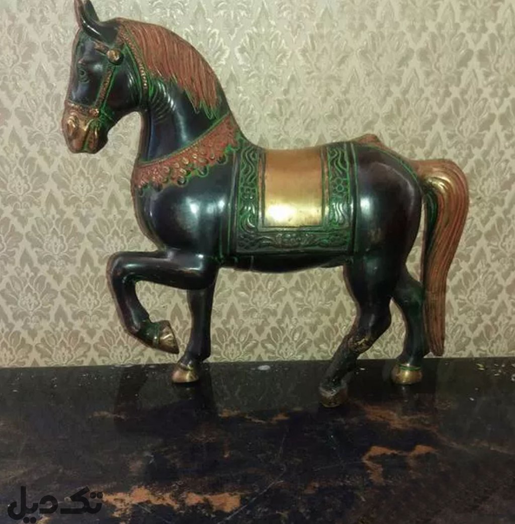 مجسمه اسب
